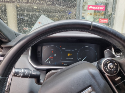 Εγκατάσταση OEM Μεγαλύτερη Οθόνη & Touchscreen 10″ AC Climate Control Panel σε Range Rover Sport.