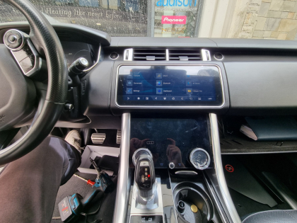 Εγκατάσταση OEM Μεγαλύτερη Οθόνη & Touchscreen 10″ AC Climate Control Panel σε Range Rover Sport.