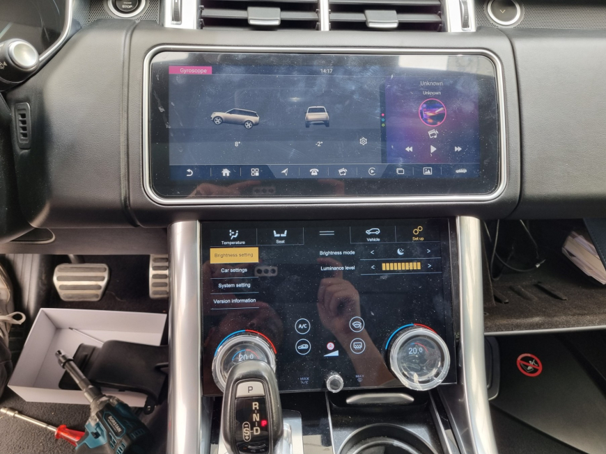 Εγκατάσταση OEM Μεγαλύτερη Οθόνη & Touchscreen 10″ AC Climate Control Panel σε Range Rover Sport.