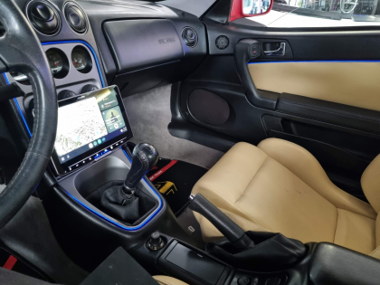 Εγκατάσταση Alpine iLX-F905D 9″ & Ambient Lights σε Alfa Romeo GTV.