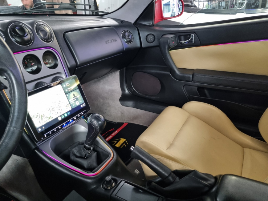 Εγκατάσταση Alpine iLX-F905D 9″ & Ambient Lights σε Alfa Romeo GTV.