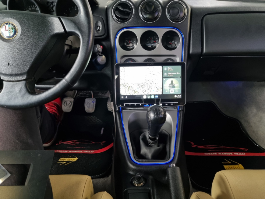 Εγκατάσταση Alpine iLX-F905D 9″ & Ambient Lights σε Alfa Romeo GTV.