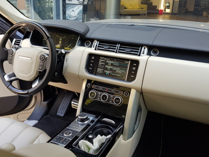 Αναβάθμιση πολυμέσων σε Range Rover Autobiography – Luxury 4x4.