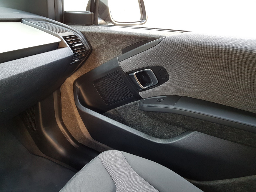 Εγκατάσταση ηχείων Focal σε BMW i3 E Drive (2017).