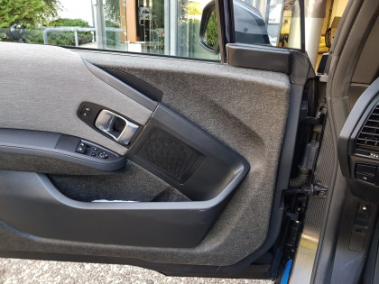 Εγκατάσταση ηχείων Focal σε BMW i3 E Drive (2017).