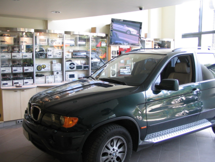 Εγκατάσταση Kenwood KVT-725DVD και οθόνες προσκεφάλων Audiovox 7” σε BMW X5.