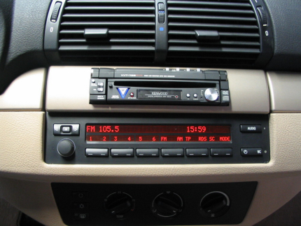 Εγκατάσταση Kenwood KVT-725DVD και οθόνες προσκεφάλων Audiovox 7” σε BMW X5.