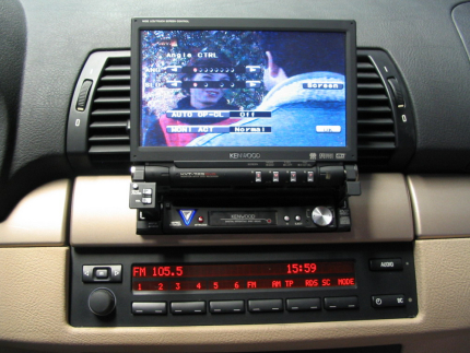 Εγκατάσταση Kenwood KVT-725DVD και οθόνες προσκεφάλων Audiovox 7” σε BMW X5.