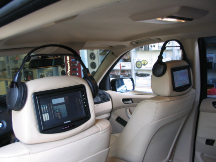 Εγκατάσταση Kenwood KVT-725DVD και οθόνες προσκεφάλων Audiovox 7” σε BMW X5.