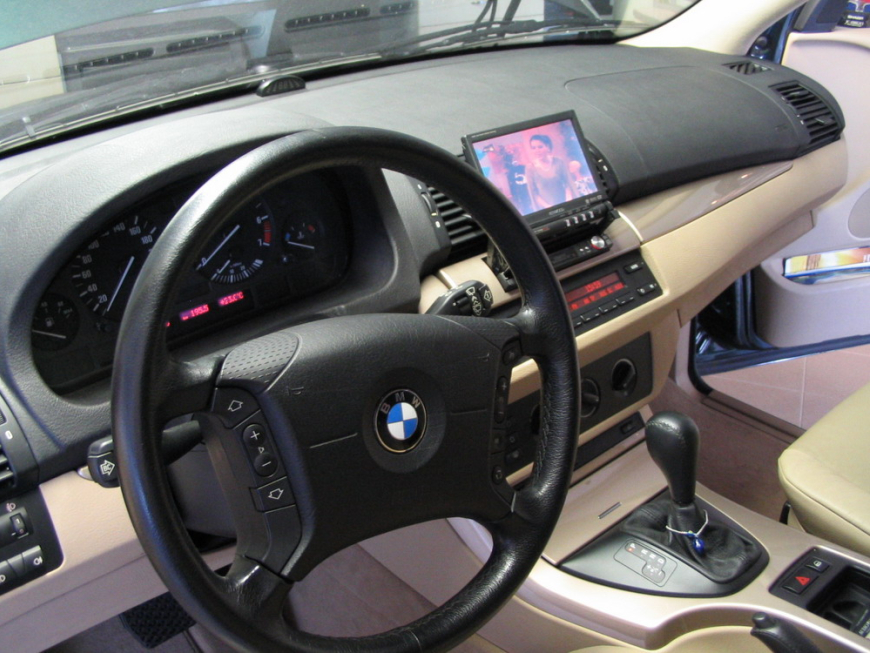 Εγκατάσταση Kenwood KVT-725DVD και οθόνες προσκεφάλων Audiovox 7” σε BMW X5.