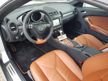 Εγκατάσταση οθόνης Android Digital IQ εργοστασιακής εμφάνισης σε Mercedes SLK R171.