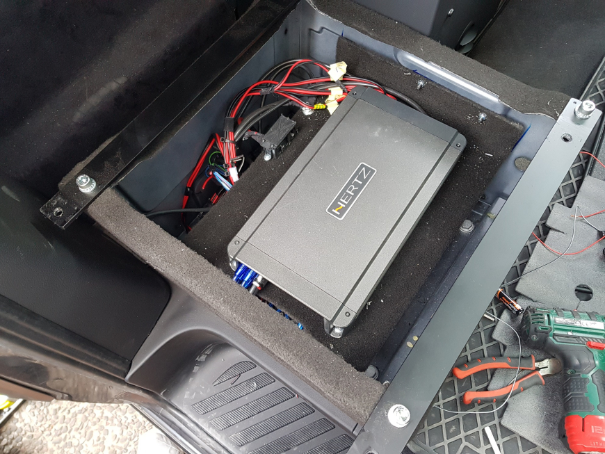 Εγκατάσταση συστήματος Multimedia, με αναπαραγωγή Netflix, Nova, Front & Rear Camera Live σε Mercedes Sprinter VIP.