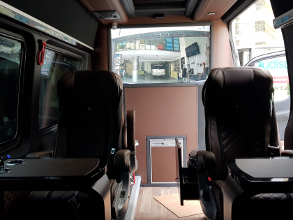 Εγκατάσταση συστήματος Multimedia, με αναπαραγωγή Netflix, Nova, Front & Rear Camera Live σε Mercedes Sprinter VIP.