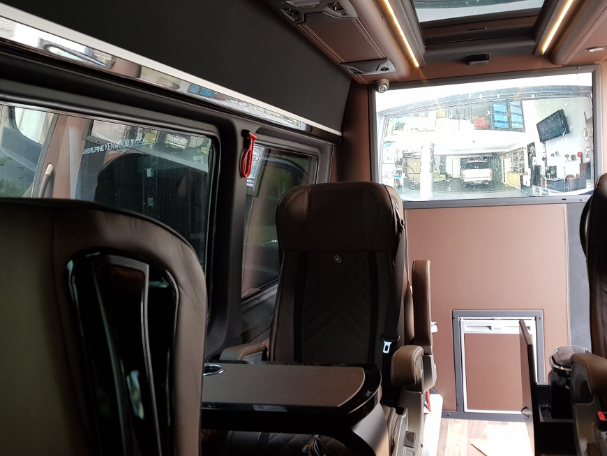 Εγκατάσταση συστήματος Multimedia, με αναπαραγωγή Netflix, Nova, Front & Rear Camera Live σε Mercedes Sprinter VIP.