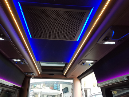 Εγκατάσταση συστήματος Multimedia, με αναπαραγωγή Netflix, Nova, Front & Rear Camera Live σε Mercedes Sprinter VIP.