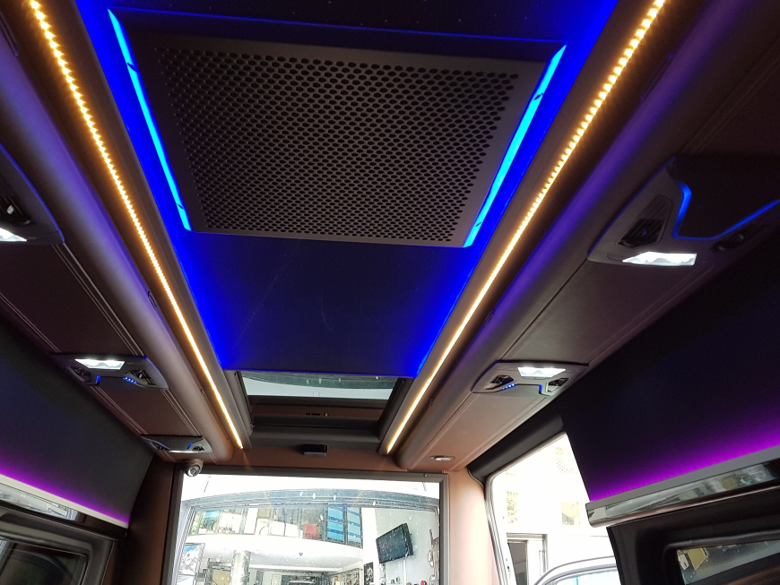 Εγκατάσταση συστήματος Multimedia, με αναπαραγωγή Netflix, Nova, Front & Rear Camera Live σε Mercedes Sprinter VIP.