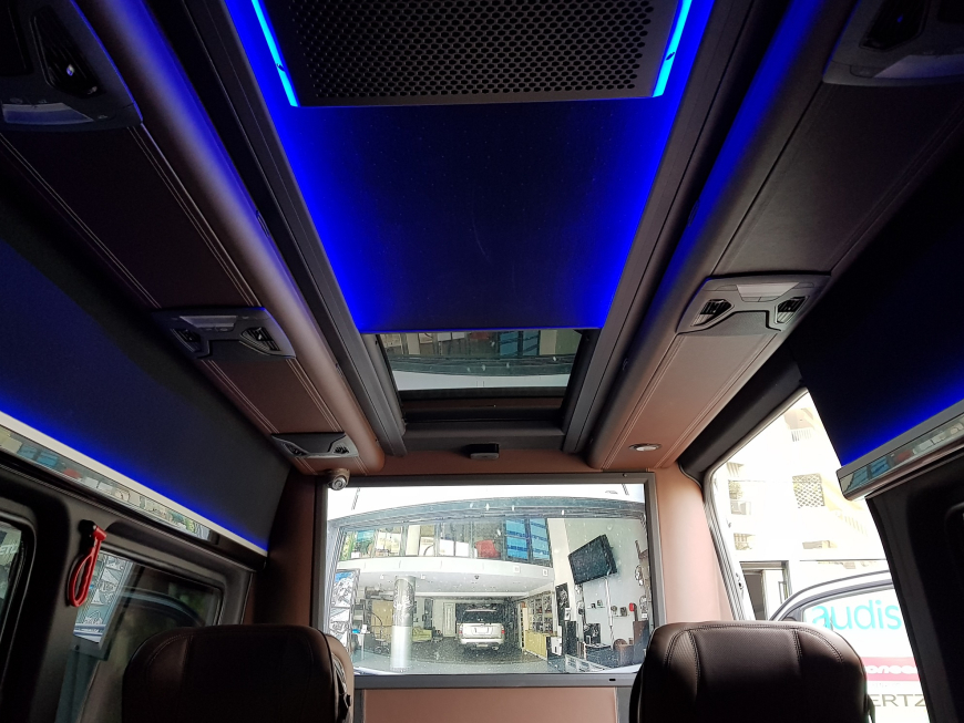 Εγκατάσταση συστήματος Multimedia, με αναπαραγωγή Netflix, Nova, Front & Rear Camera Live σε Mercedes Sprinter VIP.