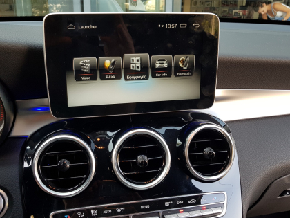 Εγκατάσταση οθόνης και κάμερα οπισθοπορείας σε Mercedes GLC.