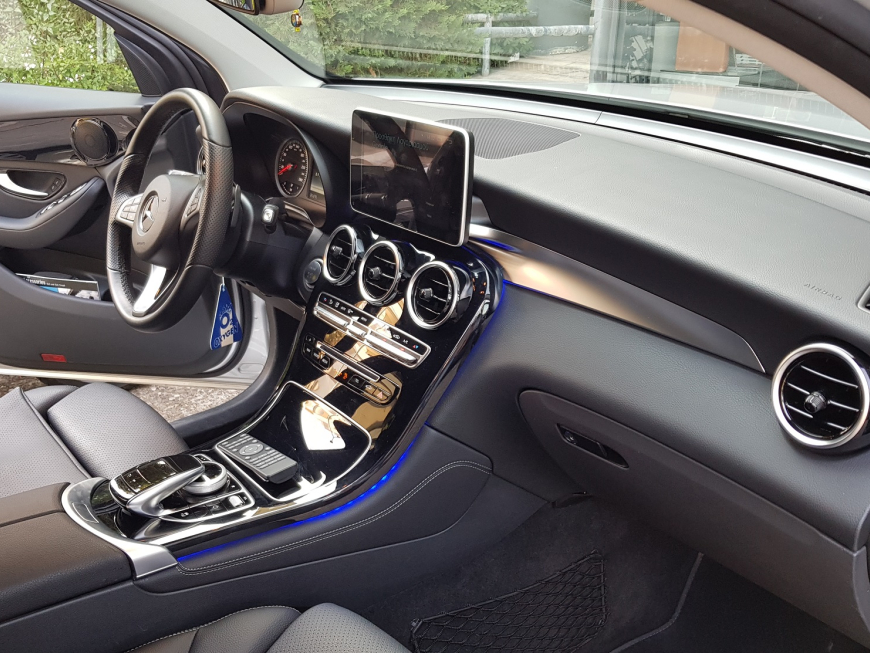 Εγκατάσταση οθόνης και κάμερα οπισθοπορείας σε Mercedes GLC.