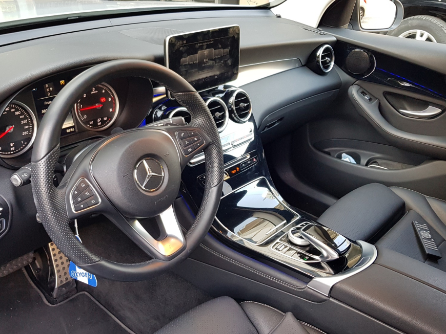 Εγκατάσταση οθόνης και κάμερα οπισθοπορείας σε Mercedes GLC.