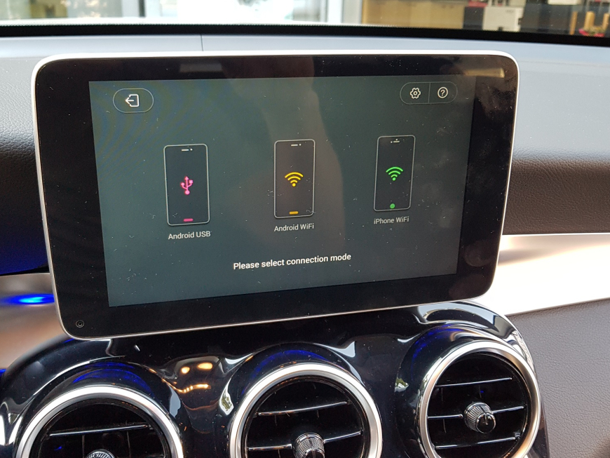 Εγκατάσταση οθόνης και κάμερα οπισθοπορείας σε Mercedes GLC.