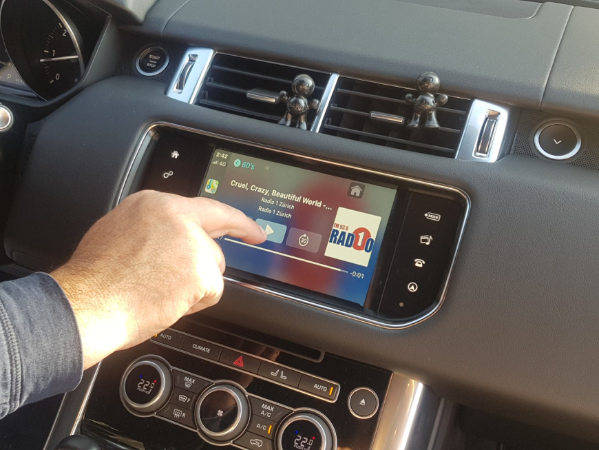 Αναβάθμιση Εργοστασιακής Οθόνης – Apple CarPlay & Android Auto σε Range Rover Sport Hybrid.