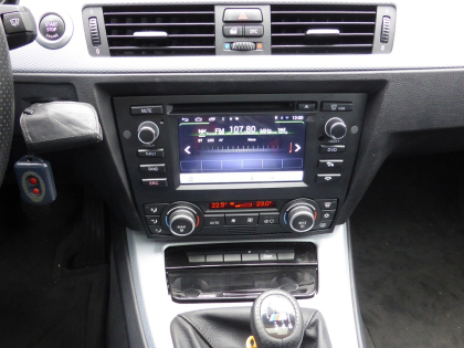 Εγκατάσταση Multimedia–Navigation εργοστασιακής εμφάνισης LM–M095 σε BMW E90 2008.