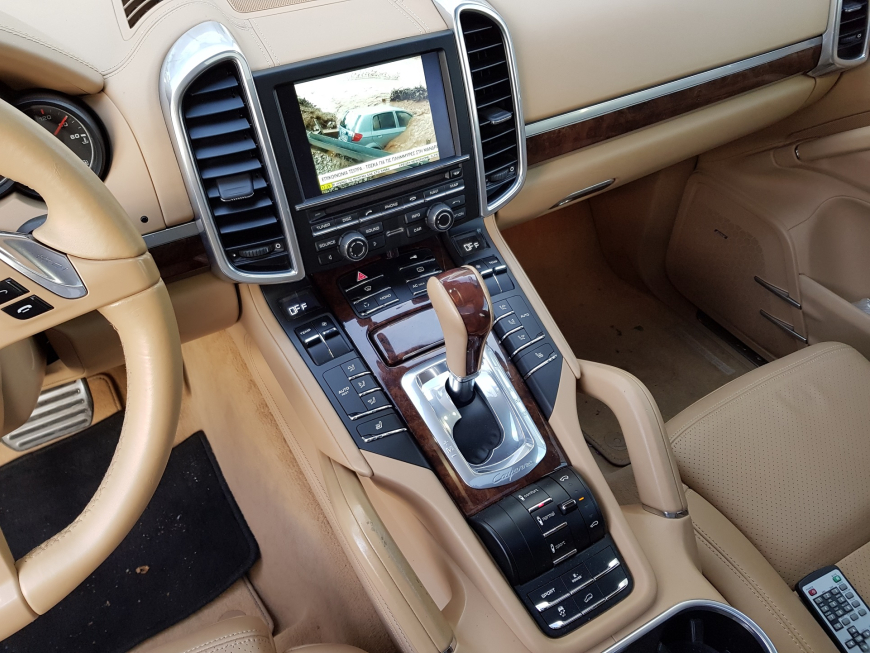 Εγκατάσταση Car Cinema, Back Camera, Media Player, TV Tuner Mpeg4 σε Porsche Cayenne 958.