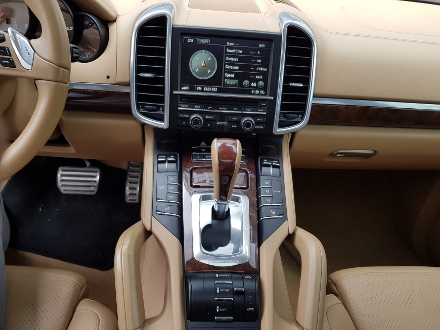 Εγκατάσταση Car Cinema, Back Camera, Media Player, TV Tuner Mpeg4 σε Porsche Cayenne 958.