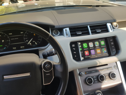 Aναβάθμιση της εργοστασιακής οθόνης σε Range Rover Sport Hybrid με Apple CarPlay και Android Auto.