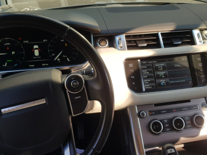 Aναβάθμιση της εργοστασιακής οθόνης σε Range Rover Sport Hybrid με Apple CarPlay και Android Auto.