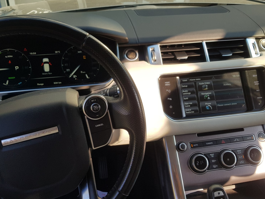 Aναβάθμιση της εργοστασιακής οθόνης σε Range Rover Sport Hybrid με Apple CarPlay και Android Auto.