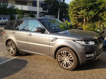 Aναβάθμιση της εργοστασιακής οθόνης σε Range Rover Sport Hybrid με Apple CarPlay και Android Auto.