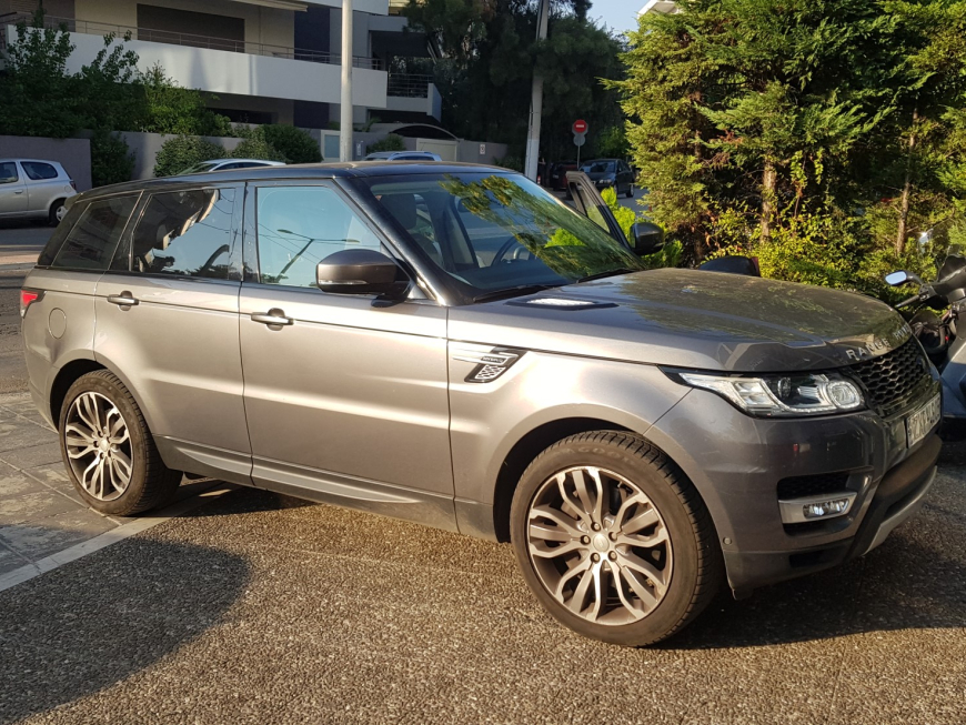 Aναβάθμιση της εργοστασιακής οθόνης σε Range Rover Sport Hybrid με Apple CarPlay και Android Auto.