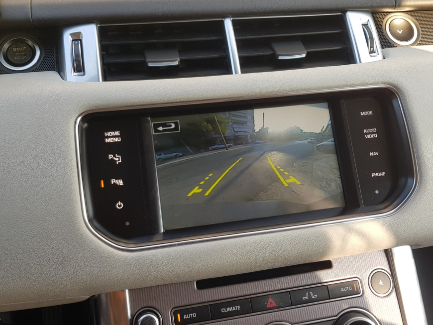 Aναβάθμιση της εργοστασιακής οθόνης σε Range Rover Sport Hybrid με Apple CarPlay και Android Auto.