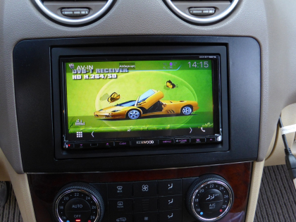 Εγκατάσταση οθόνης Kenwood DDX9716BTS και επιπλέον οθόνες για τους πίσω επιβάτες.