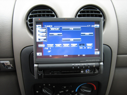 Εγκατάσταση οθόνη Kenwood KVT-627DVD και τον δέκτη KNA G520 σε Cherokee 3,7