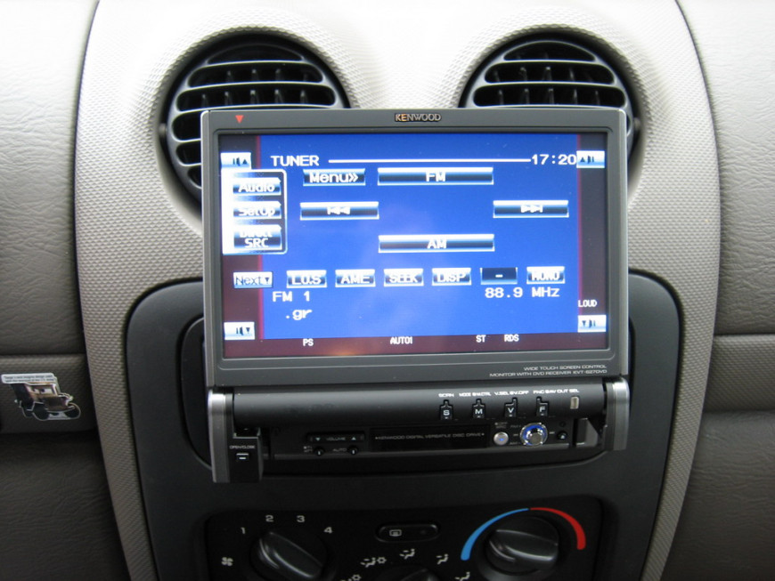 Εγκατάσταση οθόνη Kenwood KVT-627DVD και τον δέκτη KNA G520 σε Cherokee 3,7