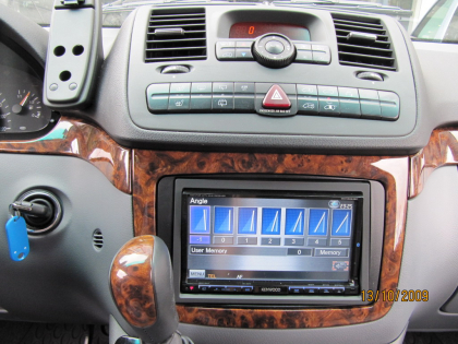 Εγκατάσταση Kenwood DDX8024BT σε συνδυασμό με Navibox σε Mercedes Viano.