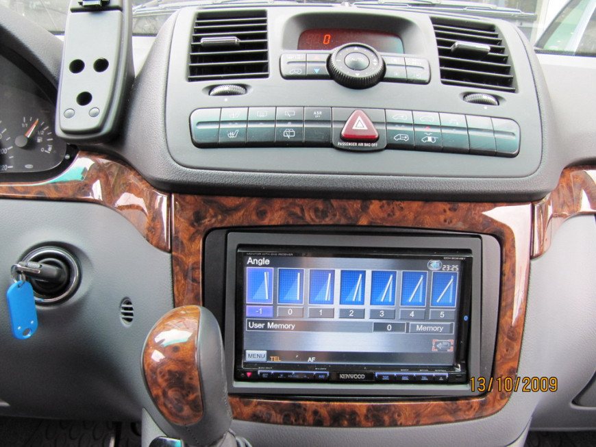 Εγκατάσταση Kenwood DDX8024BT σε συνδυασμό με Navibox σε Mercedes Viano.