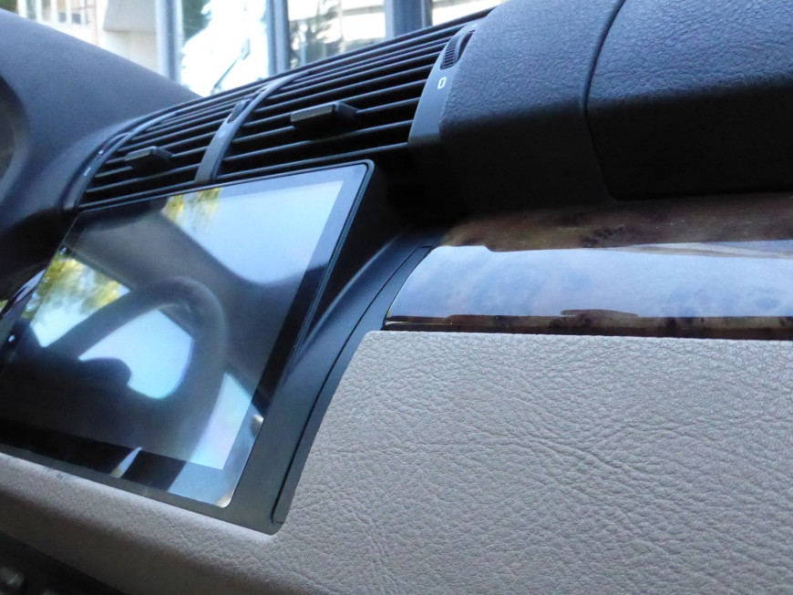 Εγκατάσταση οθόνης IQ-AN5595GPS 9" σε BMW Series 5 E39 και X5 E53 (1997-2006).