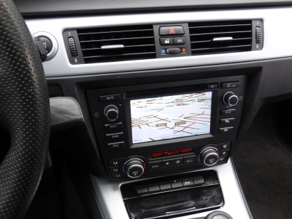 Εγκατάσταση Multimedia–Navigation εργοστασιακής εμφάνισης LM–M095 σε BMW E90 2008.