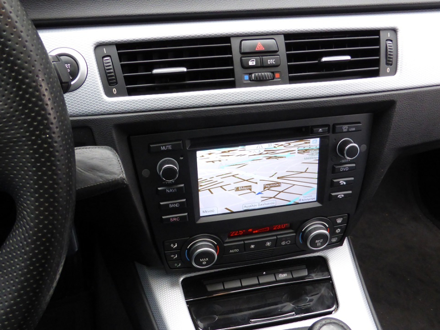 Εγκατάσταση Multimedia–Navigation εργοστασιακής εμφάνισης LM–M095 σε BMW E90 2008.