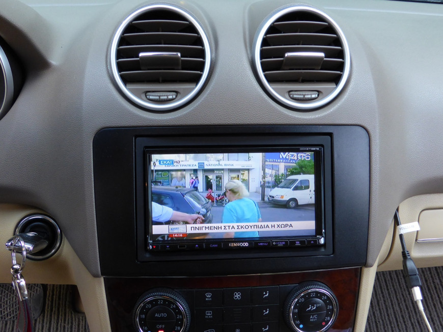 Εγκατάσταση οθόνης Kenwood DDX9716BTS και επιπλέον οθόνες για τους πίσω επιβάτες.