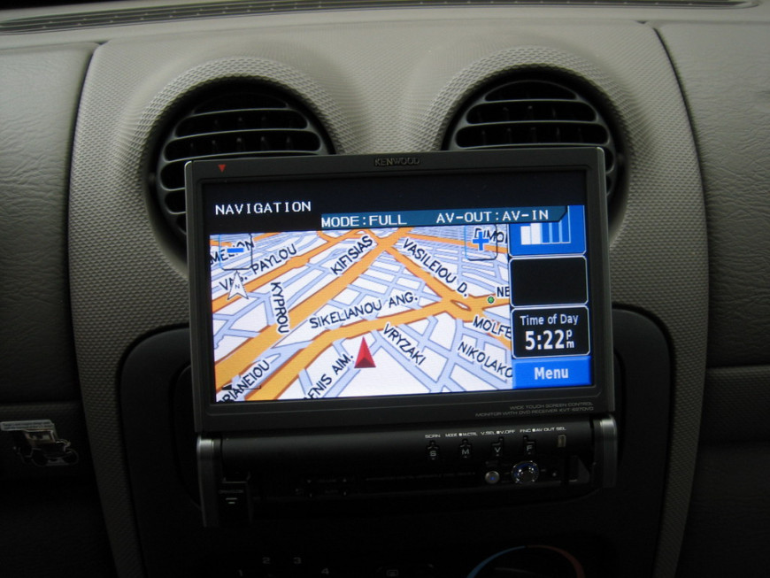 Εγκατάσταση οθόνη Kenwood KVT-627DVD και τον δέκτη KNA G520 σε Cherokee 3,7
