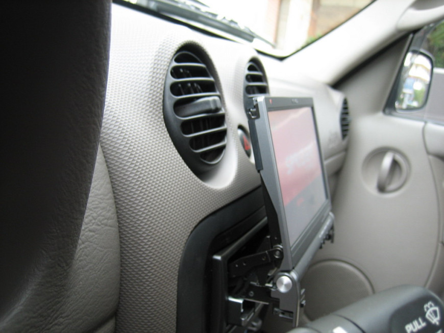 Εγκατάσταση οθόνη Kenwood KVT-627DVD και τον δέκτη KNA G520 σε Cherokee 3,7