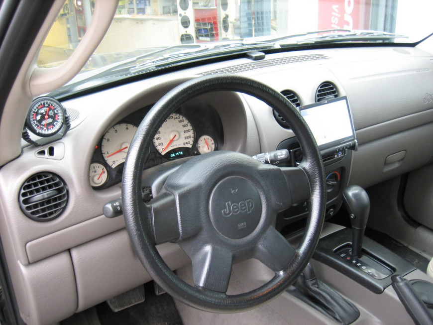 Εγκατάσταση οθόνη Kenwood KVT-627DVD και τον δέκτη KNA G520 σε Cherokee 3,7
