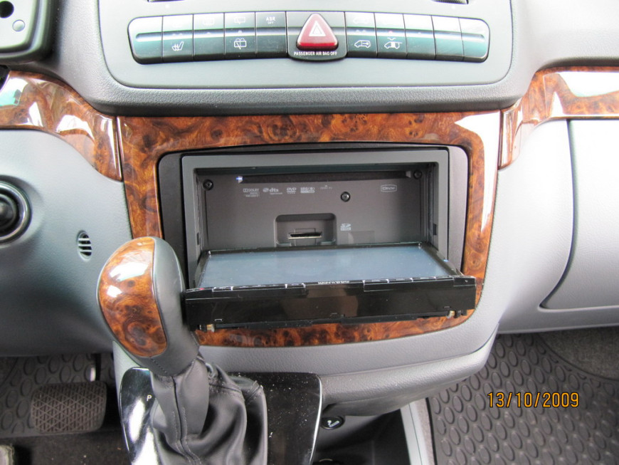Εγκατάσταση Kenwood DDX8024BT σε συνδυασμό με Navibox σε Mercedes Viano.