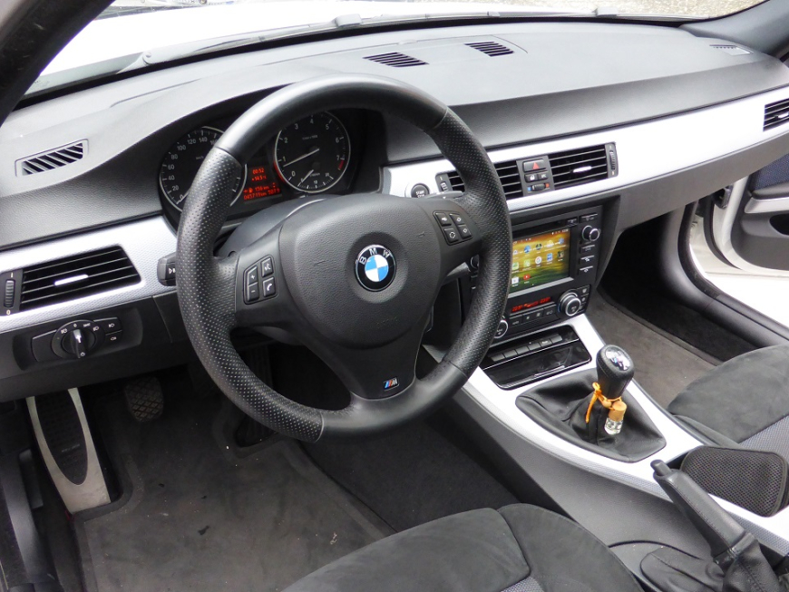 Εγκατάσταση Multimedia–Navigation εργοστασιακής εμφάνισης LM–M095 σε BMW E90 2008.