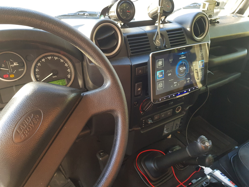 Εγκατάσταση Multimedia Alpine σε Land Rover Defender.
